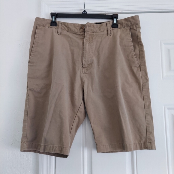Volcom Khaki Shorts - Picture 1 of 8